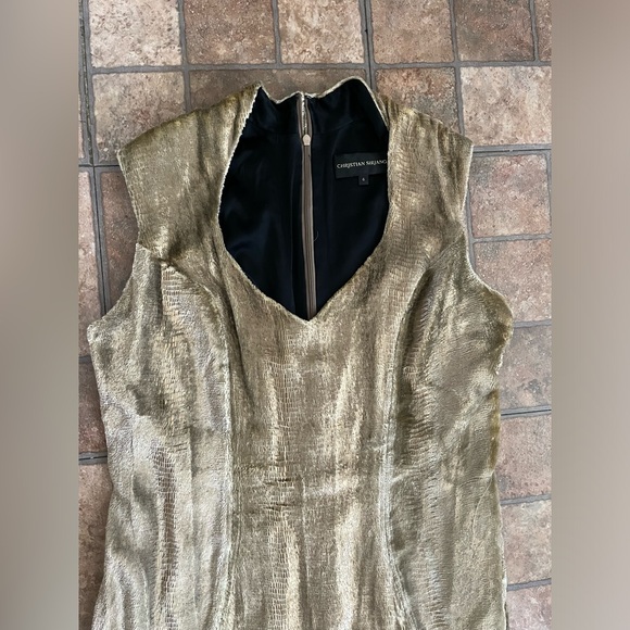 christian siriano luxury velvet gold metallic long gown with small train. - Picture 2 of 6